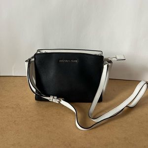 Michael Kors Mini Colorblock Selma Saffiano Messenger Black Optic White